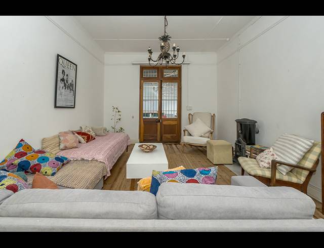 3 BEDROOM FREESTANDING TO LET IN ST JAMES
